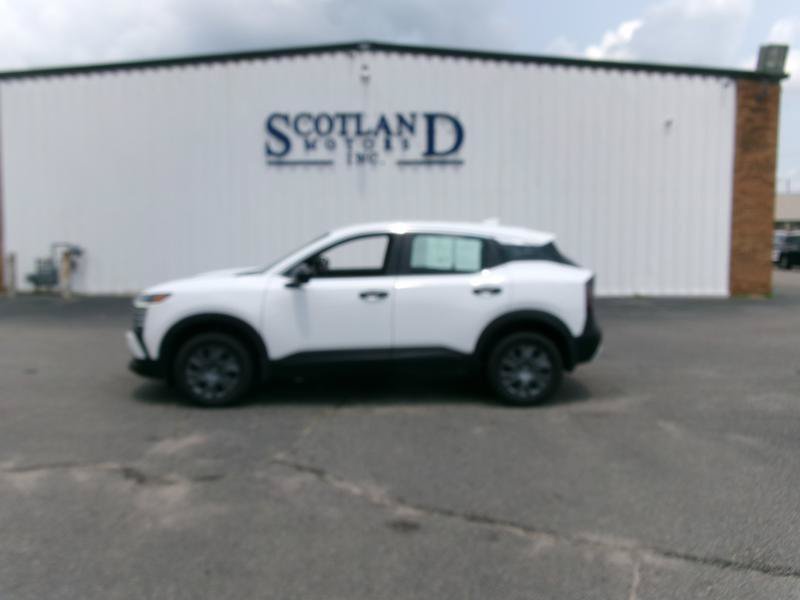 Used 2025 Nissan Kicks S FWD image 1
