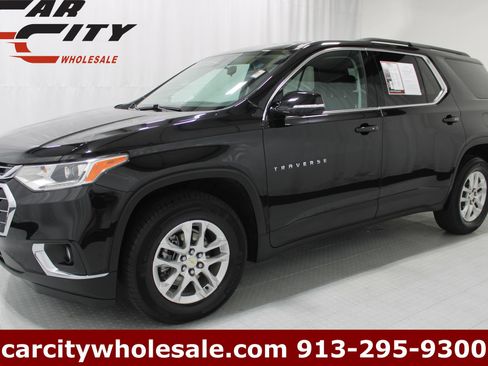 Used 2021 Chevrolet Traverse LT FWD image 1