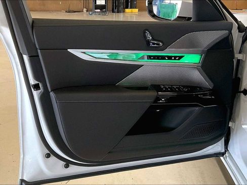 Used 2025 BMW i7 xDrive60 image 10