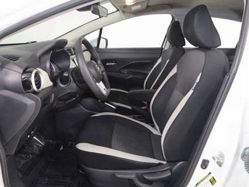 Used 2020 Nissan Versa SV image 9