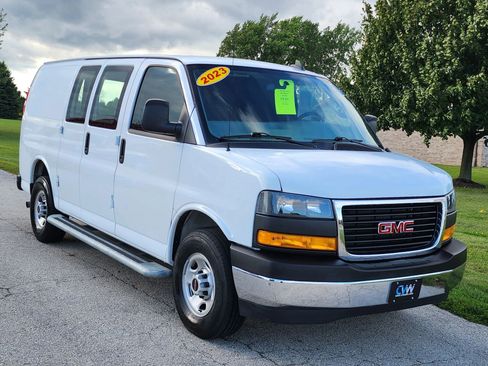 Used 2023 GMC Savana 2500 w/ Driver Convenience Package image 6