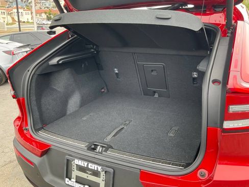 Used 2023 Volvo C40 P8 Recharge Ultimate AWD/4WD image 8