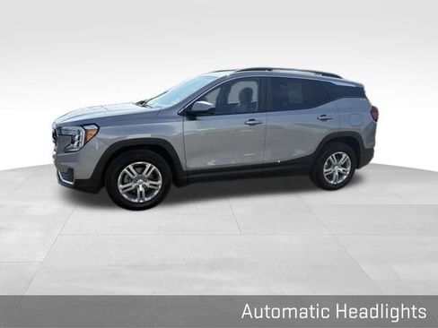 Used 2023 GMC Terrain SLE w/ Driver Convenience Package FWD image 7