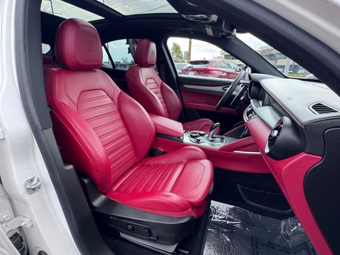 Used 2019 Alfa Romeo Stelvio Ti Sport w/ Quick Order Package 22S Sport AWD/4WD image 32
