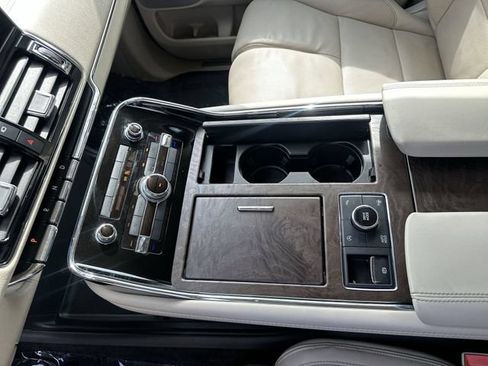 Used 2021 Lincoln Navigator Reserve w/ Luxury Package RWD image 21