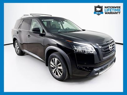 Used 2023 Nissan Pathfinder SL w/ Black Appearance Package
