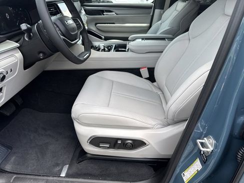 New 2026 Jeep Grand Wagoneer L Limited AWD/4WD image 7