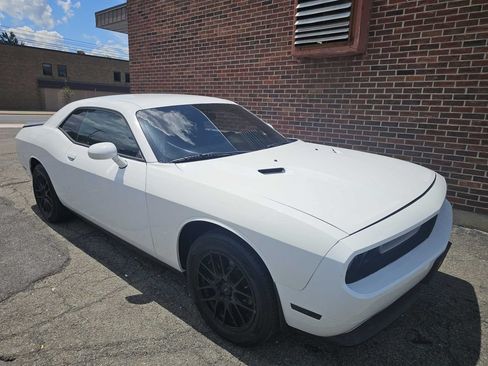 Used 2014 Dodge Challenger SXT Plus RWD image 2