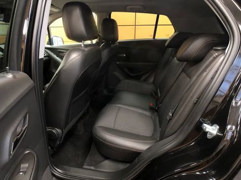 Used 2022 Chevrolet Trax LT w/ LT Convenience Package AWD/4WD image 19