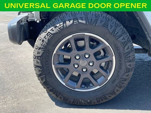 Used 2023 Jeep Gladiator Overland AWD/4WD image 13