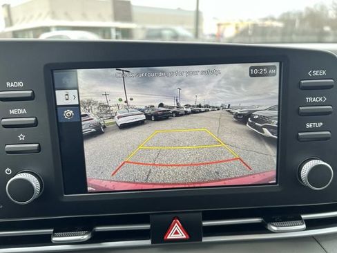 Certified 2025 Hyundai Elantra Sport image 31