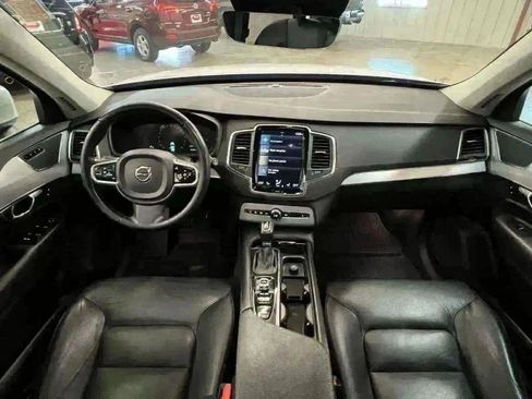 Used 2017 Volvo XC90 T5 Momentum w/ Vision Package image 4