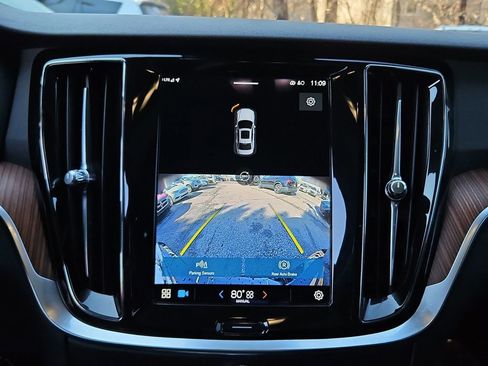 Used 2023 Volvo S60 B5 Plus image 17