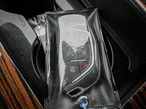Used 2024 Cadillac Escalade Luxury AWD/4WD image 36