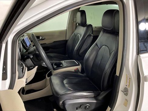 Used 2022 Chrysler Pacifica Touring-L image 24