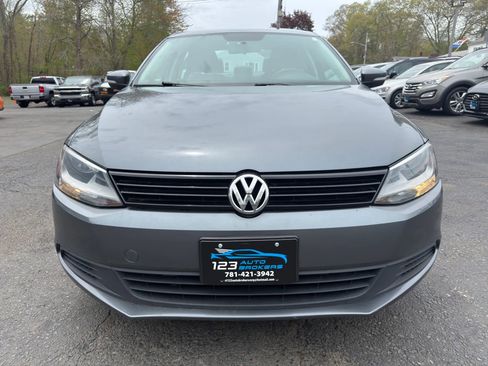 Used 2014 Volkswagen Jetta SE FWD image 2