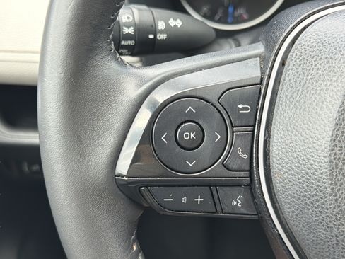 Used 2022 Toyota RAV4 XLE Premium AWD/4WD image 16