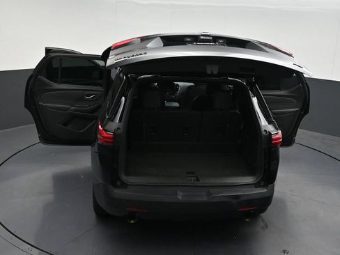 Used 2024 Chevrolet Traverse RS FWD image 40