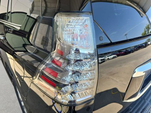 Used 2019 Lexus GX 460 Premium w/ Premium Package AWD/4WD image 32