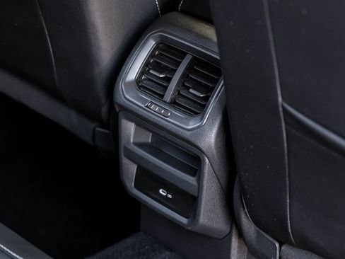 Used 2022 Volkswagen Taos SE image 50