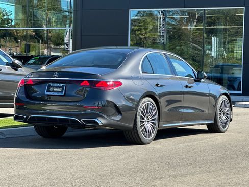 Used 2025 Mercedes-Benz E 350 Sedan image 3