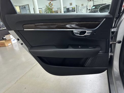 Used 2018 Volvo S90 T5 Momentum w/ Convenience Package image 12