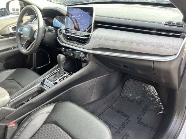 Used 2024 Jeep Compass Latitude AWD/4WD image 23