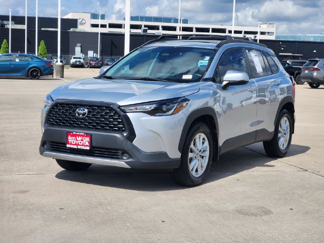 Certified 2024 Toyota Corolla Cross LE w/ Moonroof Package FWD image 3
