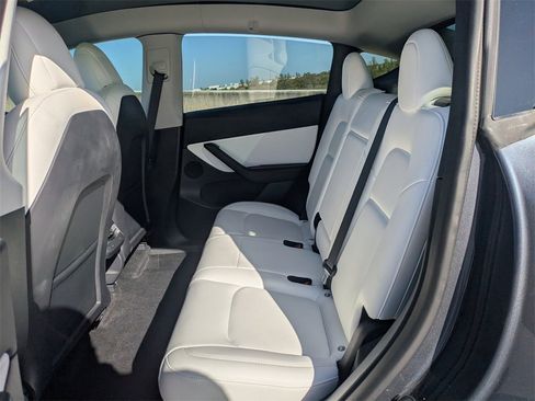 Used 2021 Tesla Model Y Performance image 15