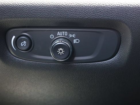 Used 2023 Chevrolet Traverse Premier FWD image 38