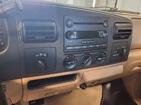 Used 2005 Ford F250 XLT AWD/4WD image 13