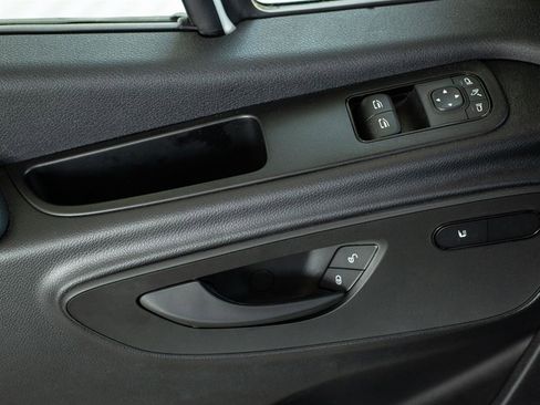 Used 2025 Mercedes-Benz Sprinter 2500 image 6