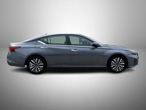 Used 2024 Nissan Altima 2.5 SV image 4