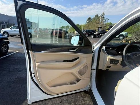 Certified 2024 Jeep Grand Cherokee Limited AWD/4WD image 10