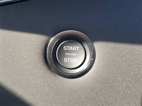 Used 2025 Land Rover Range Rover Evoque S image 29