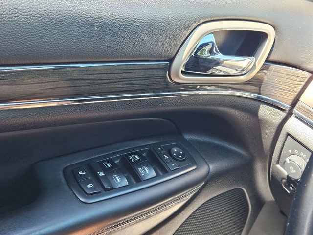 Used 2017 Jeep Grand Cherokee Overland w/ Jeep Active Safety Group AWD/4WD image 15
