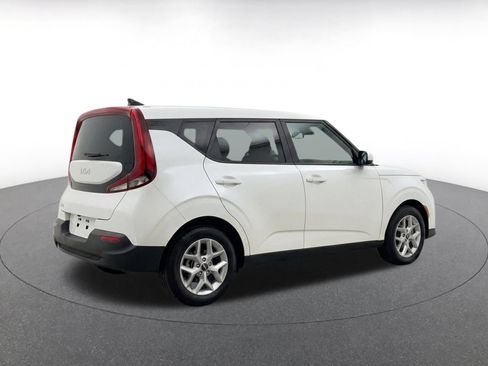 Used 2025 Kia Soul LX w/ LX Technology Package FWD image 11