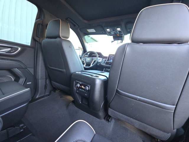 Used 2024 Chevrolet Suburban Premier w/ Premium Package AWD/4WD image 17