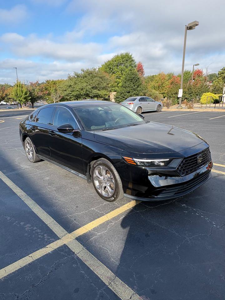 Used 2023 Honda Accord EX image 3
