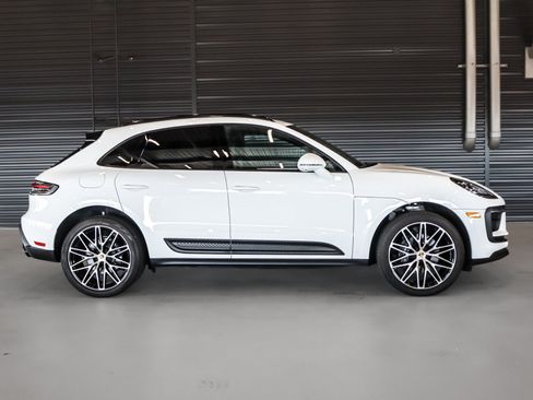Certified 2026 Porsche Macan AWD/4WD image 11