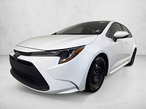 Used 2025 Toyota Corolla LE FWD image 7