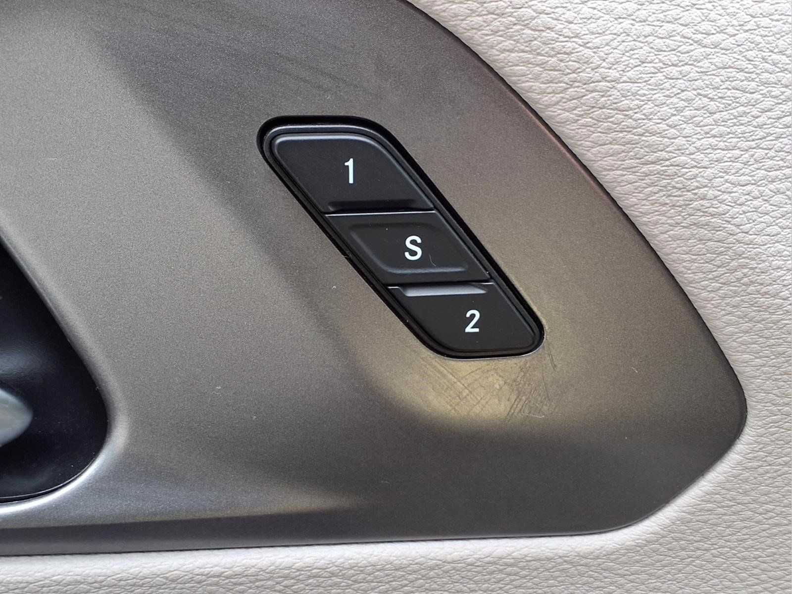 Used 2023 Chrysler Pacifica Touring-L FWD image 19