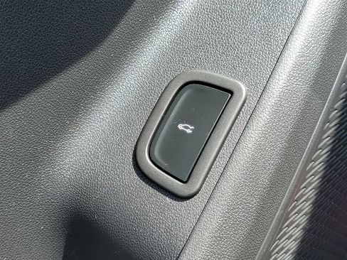 Used 2025 Chevrolet Traverse LT w/ Driver Confidence Package FWD image 24