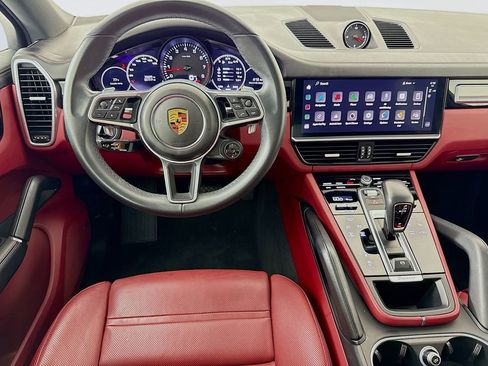 Certified 2023 Porsche Cayenne Platinum Edition image 26