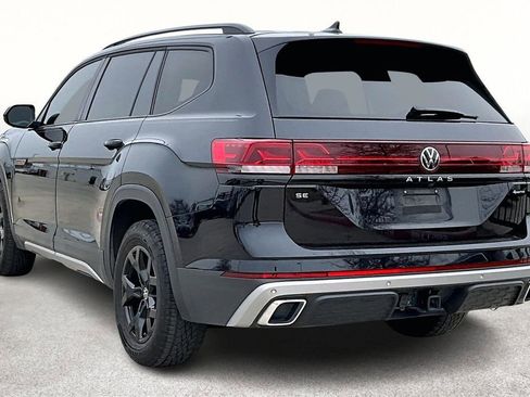 Used 2024 Volkswagen Atlas Peak Edition SE image 2