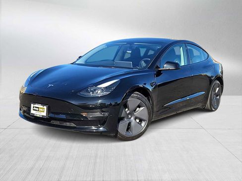 Used 2023 Tesla Model 3 Standard Range image 1