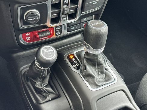 Used 2025 Jeep Gladiator Rubicon AWD/4WD image 20