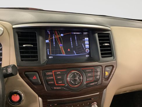 Used 2017 Nissan Pathfinder Platinum FWD image 19
