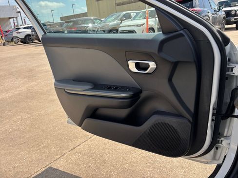 Used 2025 Kia K4 FWD image 18