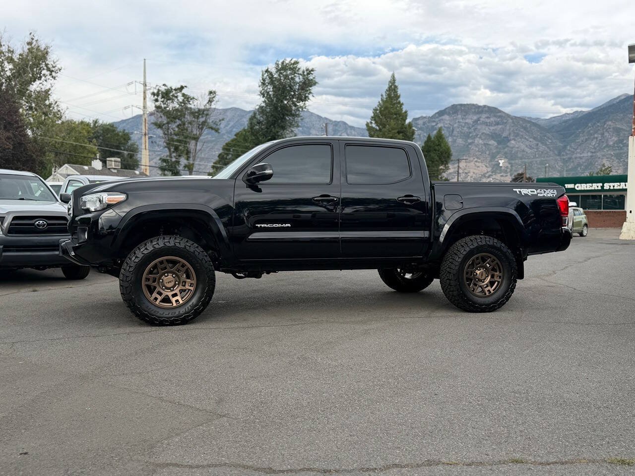 Used 2017 Toyota Tacoma TRD Sport w/ Tow Package AWD/4WD image 78